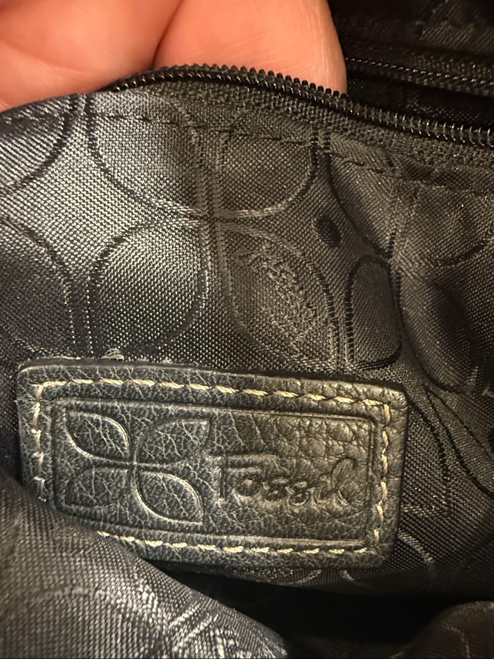 Fossil Vintage Soft Black Leather Organizer Crossbody Minimalist Bag Ring Accent - Picture 7 of 14